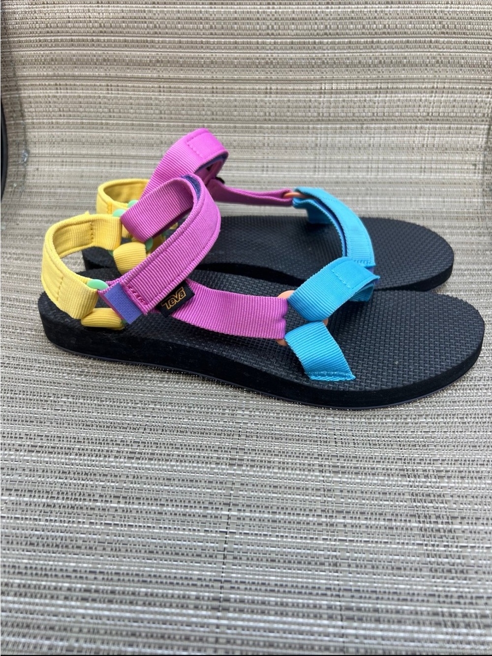 Women’s Teva Original Universal Multicolored Retro Prism Sandals Size 9